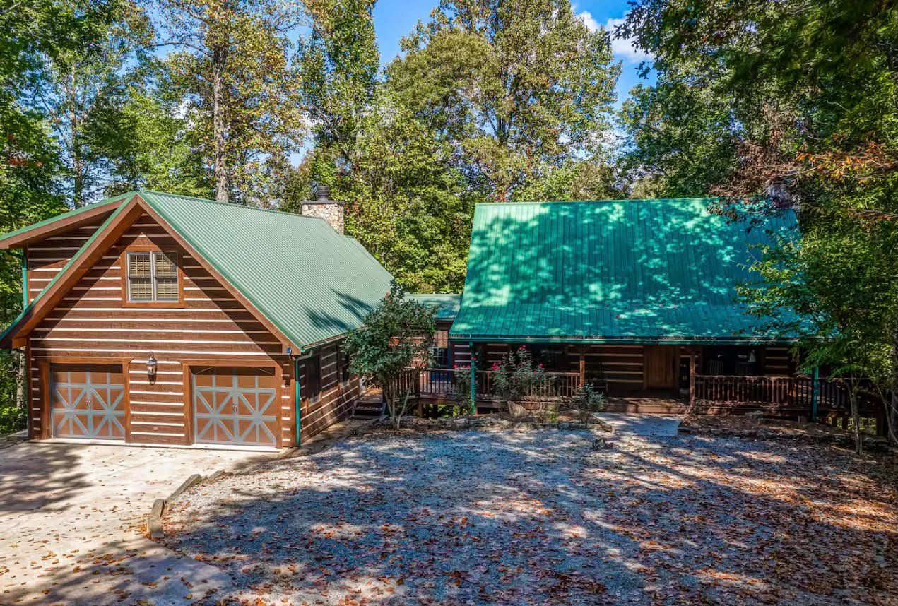 La cabaña real donde será el retiro, en Ellijay, Georgia